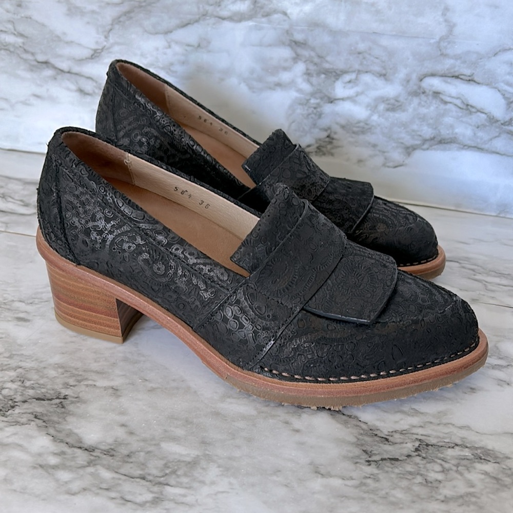 Neosens size EU 36 size 6 Lace patterned stamped tooled leather heeled loafers - Picture 3 of 15
